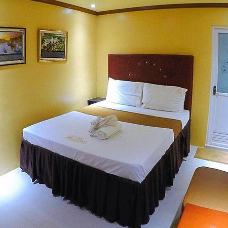 Reddoorz Plus @ Taj Hotel Tuguegarao Екстер'єр фото