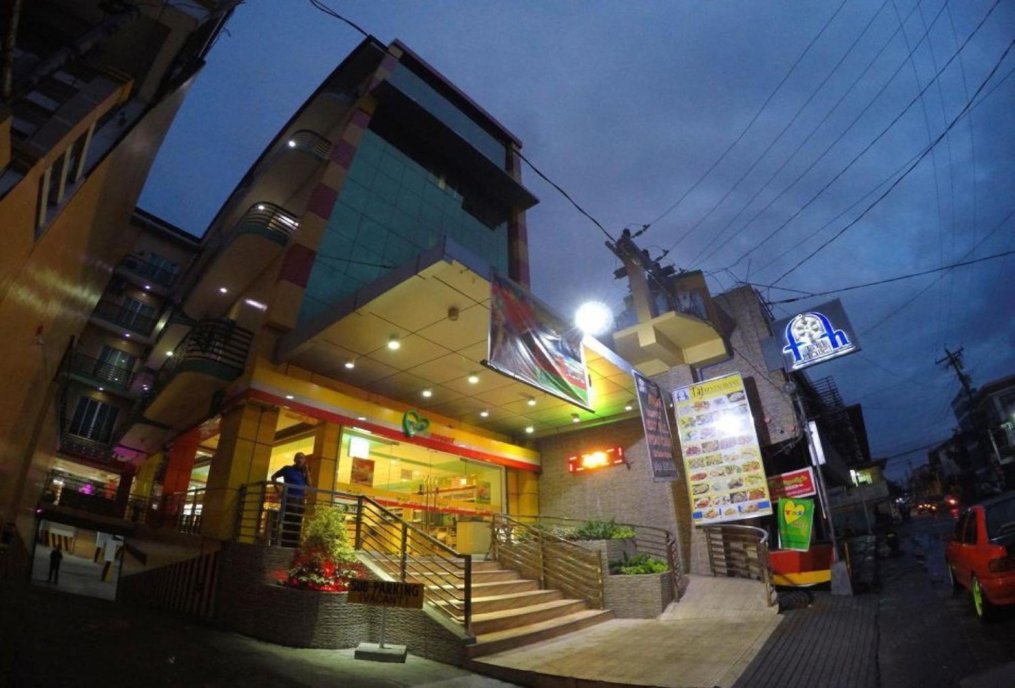 Reddoorz Plus @ Taj Hotel Tuguegarao Екстер'єр фото