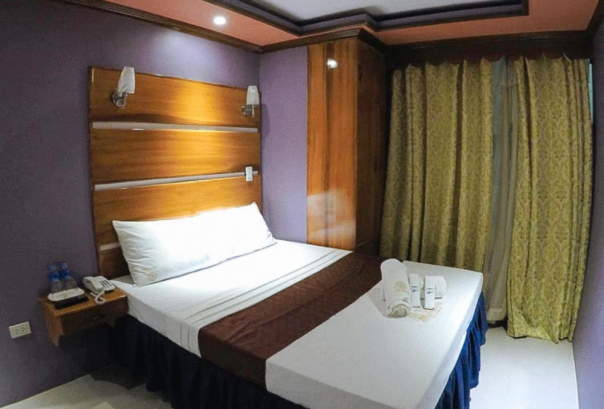 Reddoorz Plus @ Taj Hotel Tuguegarao Екстер'єр фото