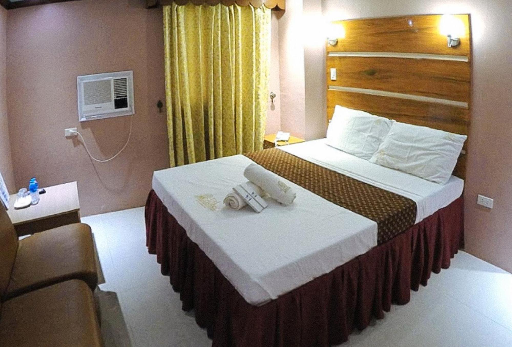 Reddoorz Plus @ Taj Hotel Tuguegarao Екстер'єр фото
