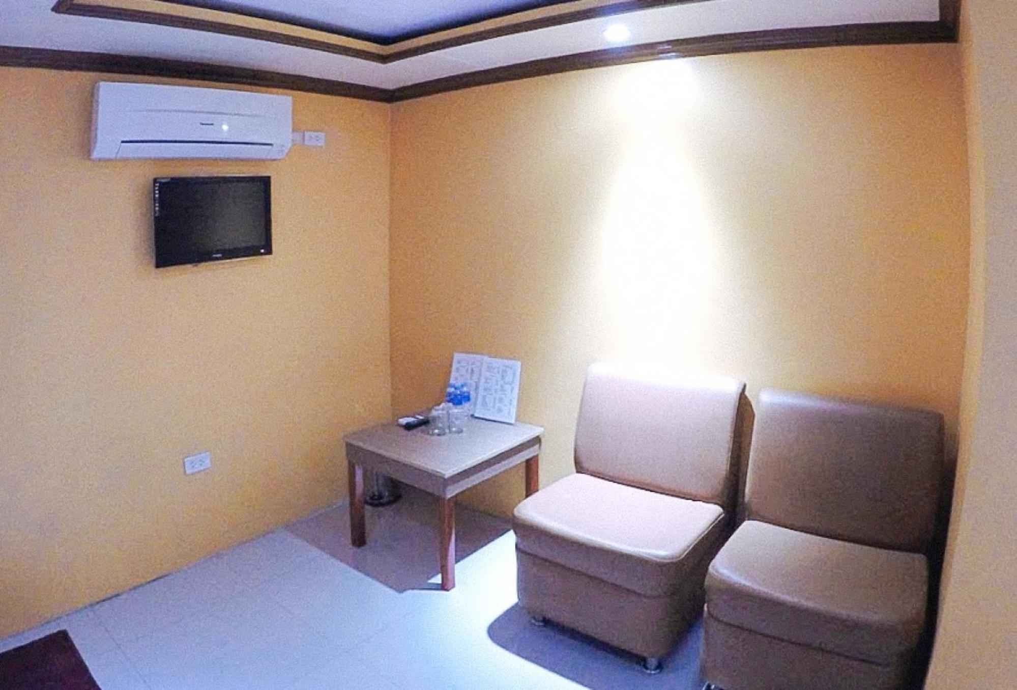 Reddoorz Plus @ Taj Hotel Tuguegarao Екстер'єр фото
