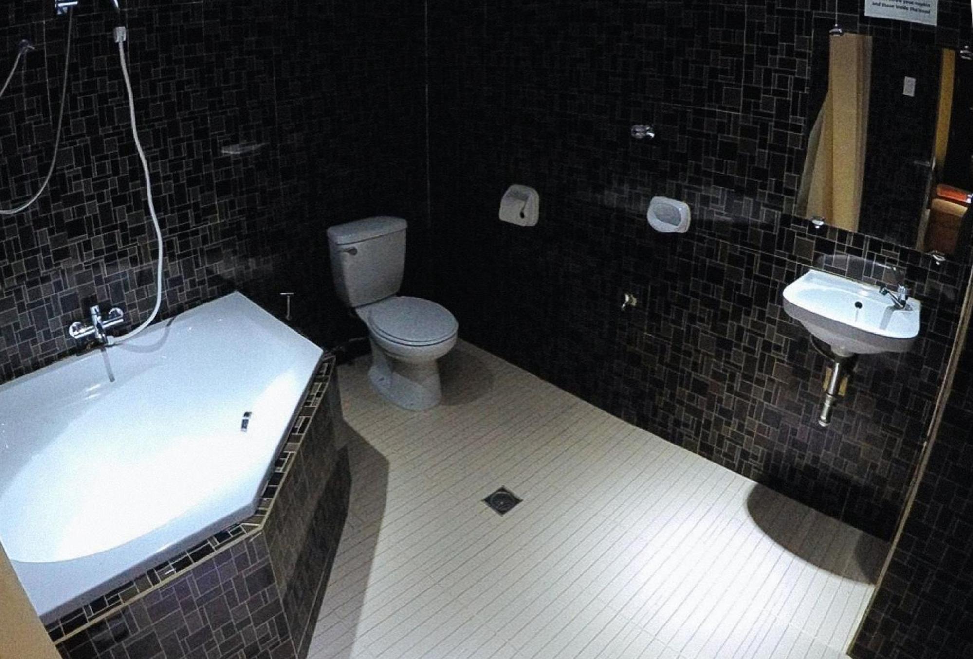 Reddoorz Plus @ Taj Hotel Tuguegarao Екстер'єр фото