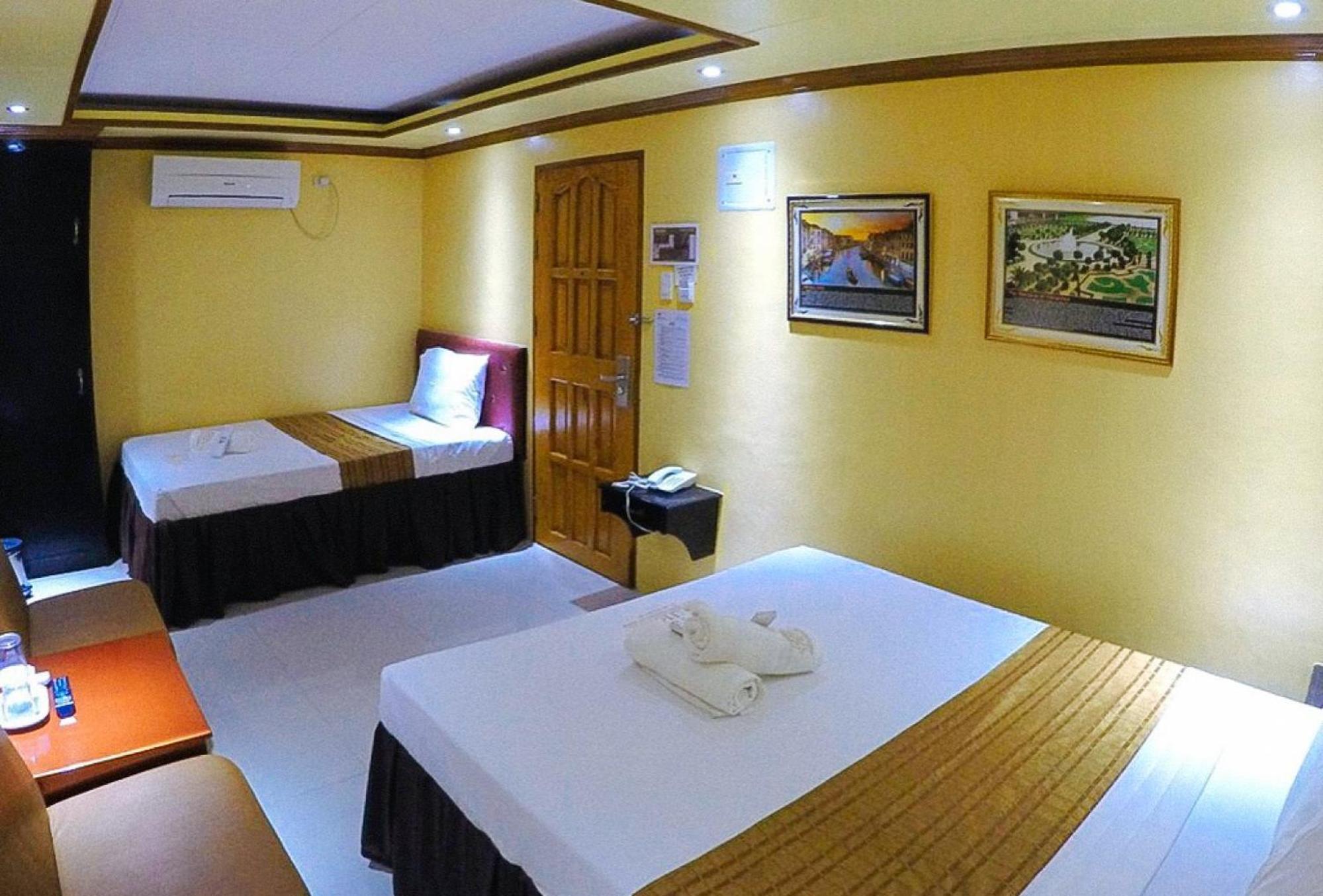 Reddoorz Plus @ Taj Hotel Tuguegarao Екстер'єр фото