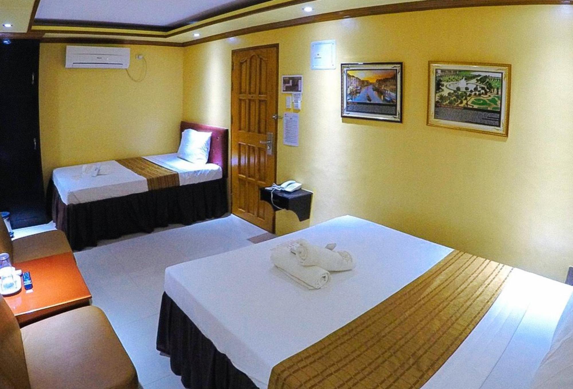Reddoorz Plus @ Taj Hotel Tuguegarao Екстер'єр фото
