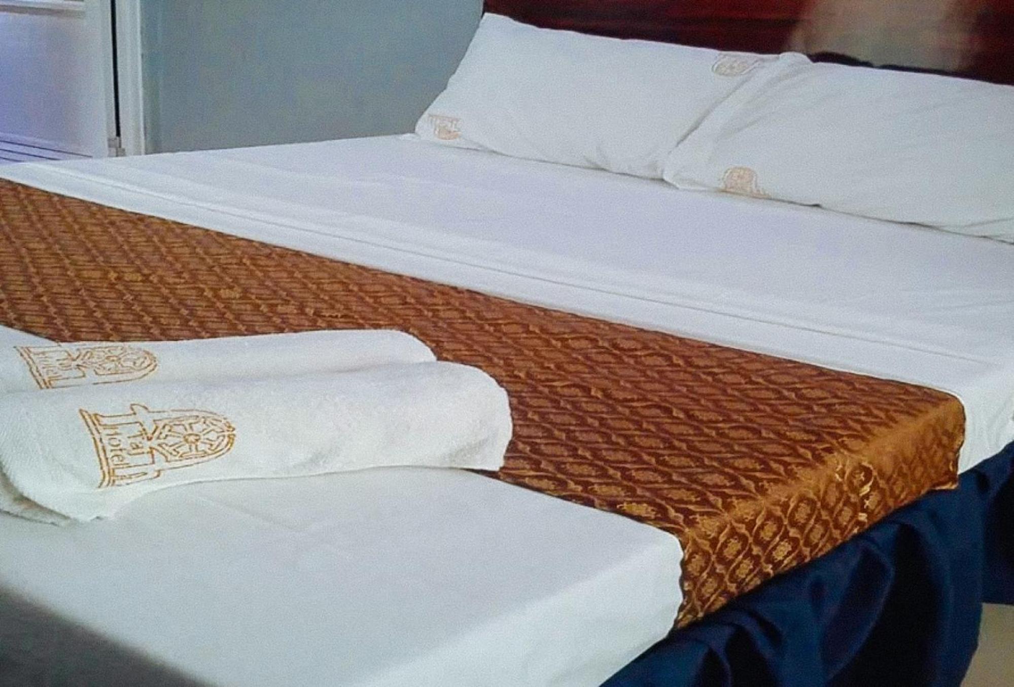 Reddoorz Plus @ Taj Hotel Tuguegarao Екстер'єр фото