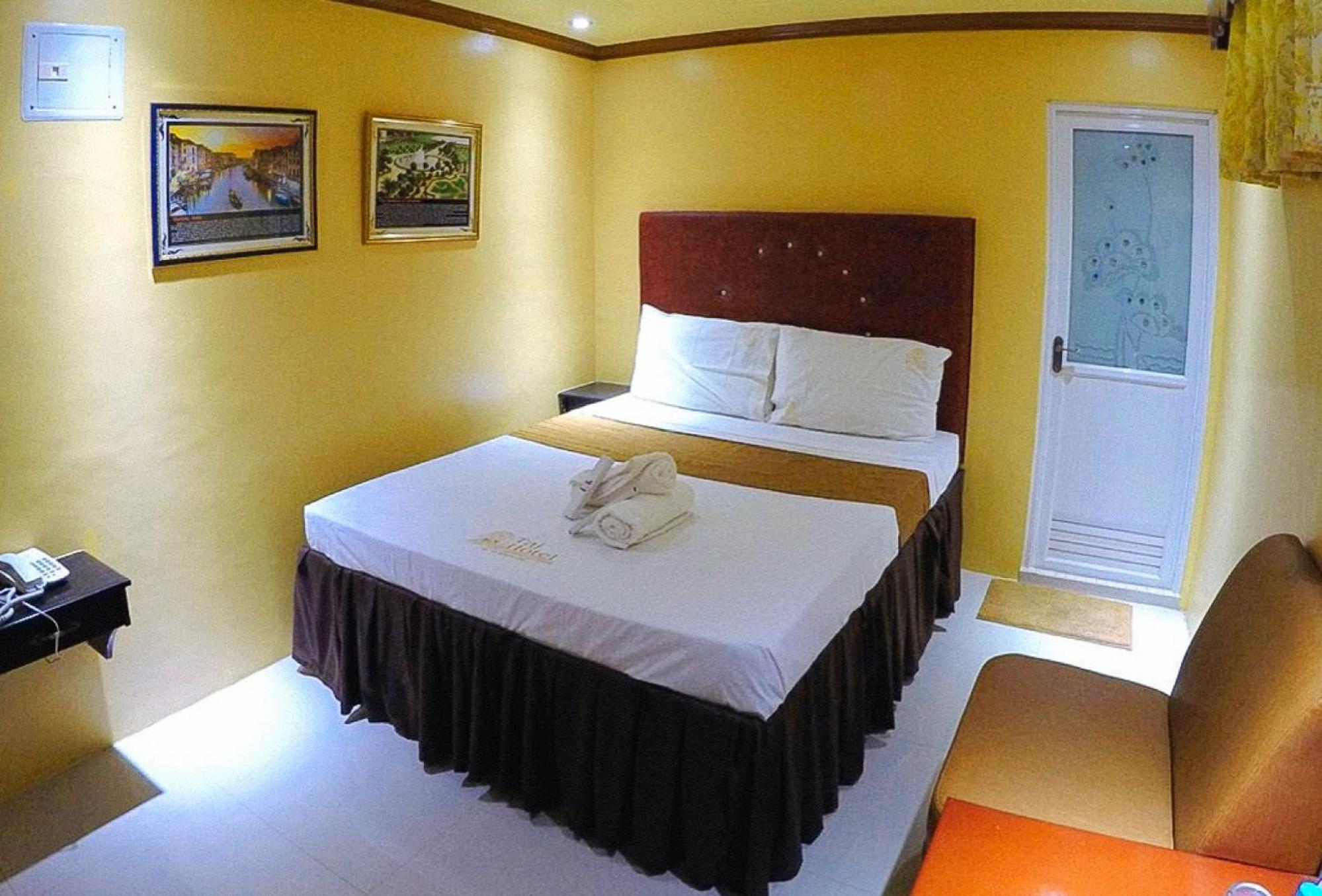Reddoorz Plus @ Taj Hotel Tuguegarao Екстер'єр фото