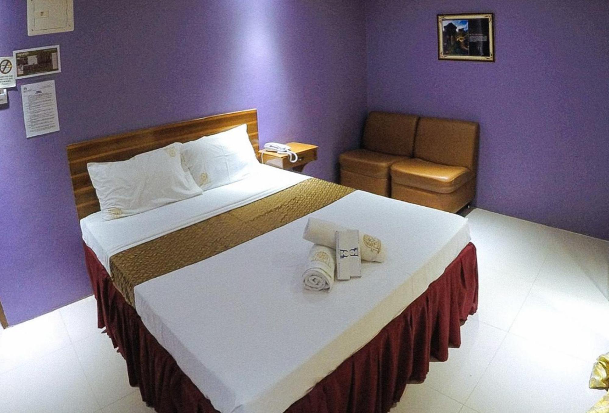 Reddoorz Plus @ Taj Hotel Tuguegarao Екстер'єр фото