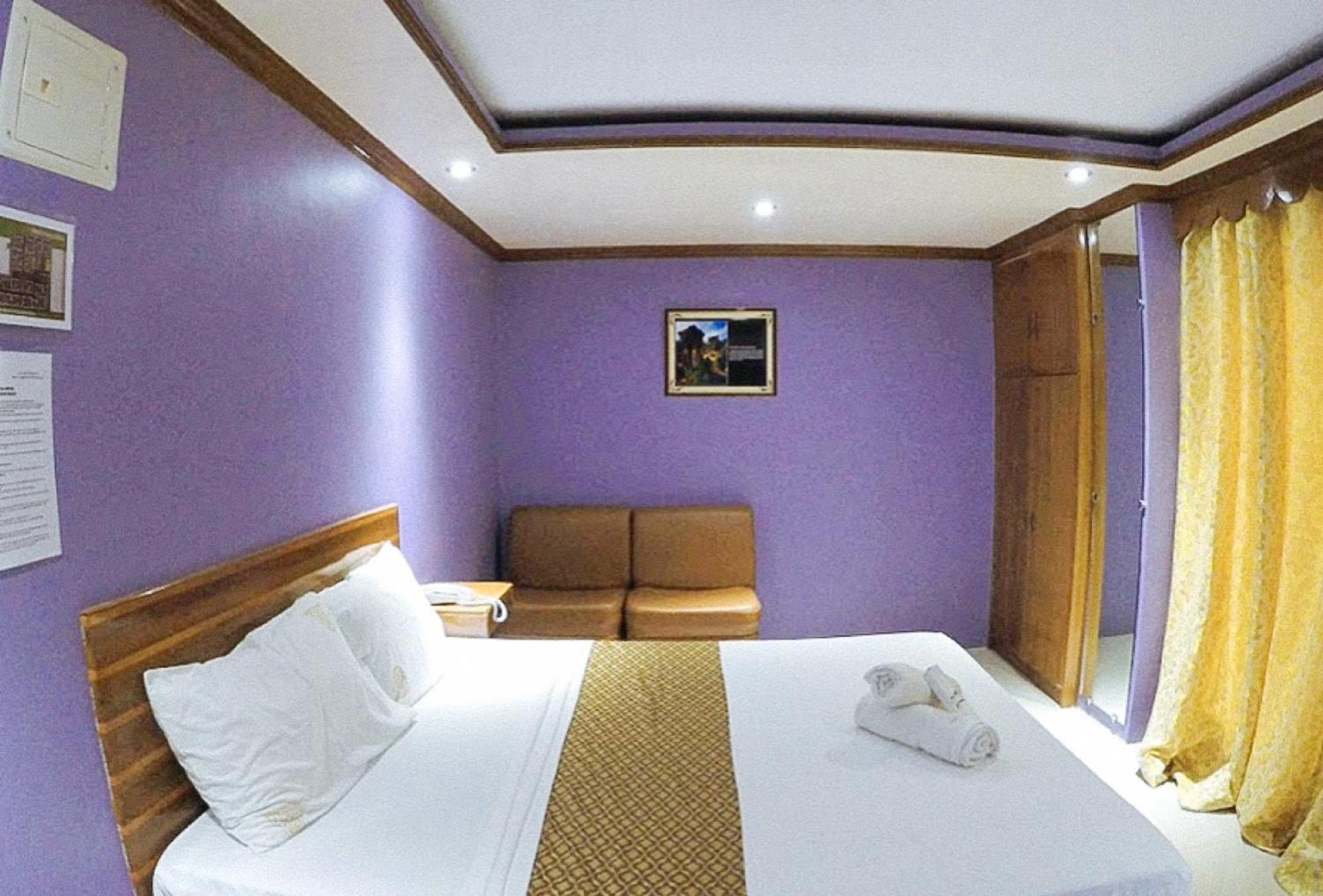 Reddoorz Plus @ Taj Hotel Tuguegarao Екстер'єр фото