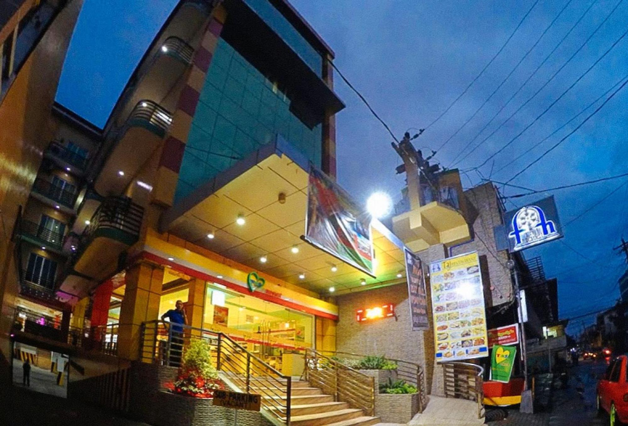 Reddoorz Plus @ Taj Hotel Tuguegarao Екстер'єр фото