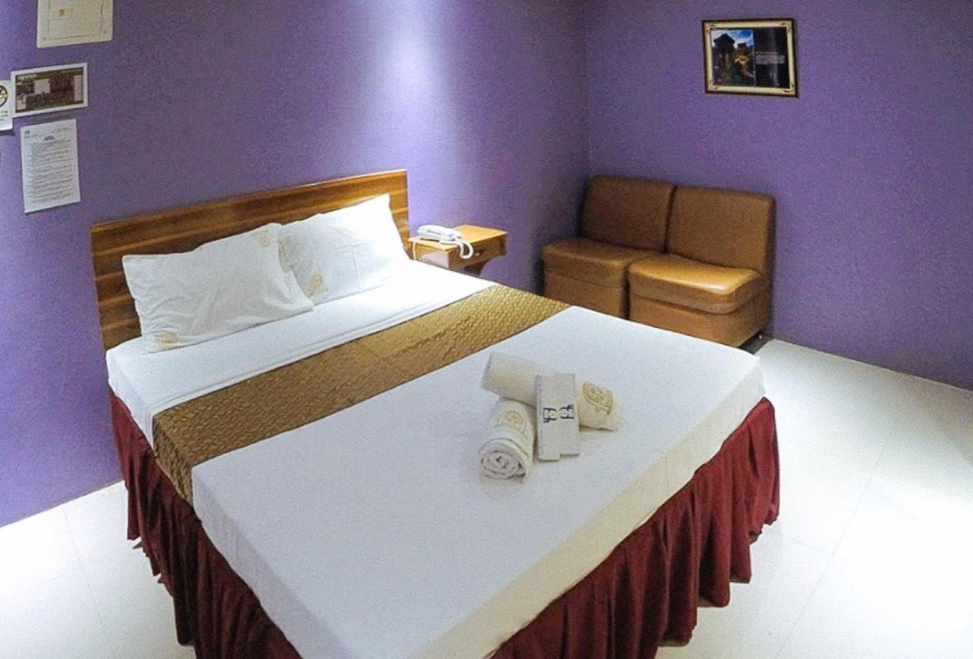 Reddoorz Plus @ Taj Hotel Tuguegarao Екстер'єр фото